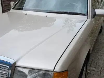 Gebraucht Mercedes 230 132 PS (97 kW) 1991 Gold Limousine