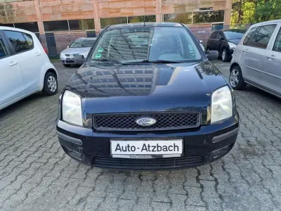 Używany Ford Fiesta 101 KM (74 kW) 2005 Czarny Hatchback