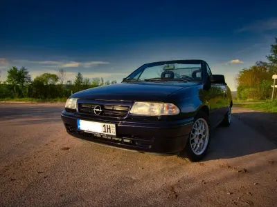 Używany Opel Astra Cabriolet 75 KM (55 kW) 1994 Purpurowy Kabriolet