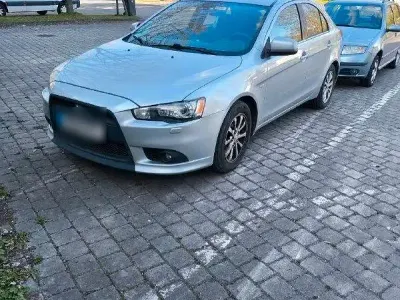 Gebraucht Mitsubishi Lancer Sportback 117 PS (86 kW) 2011 Silber Limousine