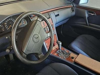 Mercedes E230