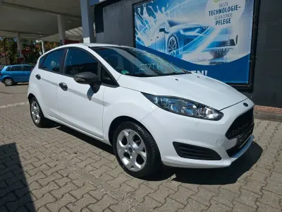 Gebraucht Ford Fiesta Ambiente 60 PS (44 kW) 2014 Weiß Kleinwagen