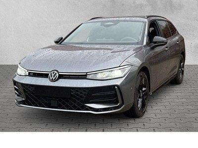 Grau Gebraucht 2025 VW Passat R-line Kombi | 45.490 €
