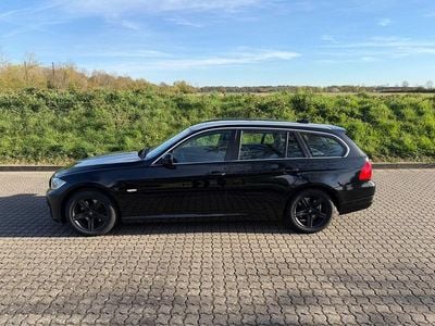 Gebraucht BMW 320 184 PS (135 kW) 2011 Schwarz Kombi