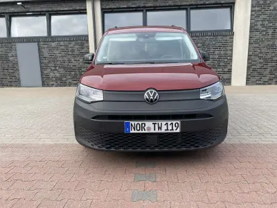 Gebraucht VW Caddy R 102 PS (75 kW) 2024 Rot Van / Kleinbus