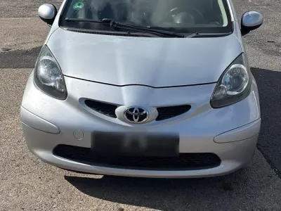 Gebraucht Toyota Aygo 67 PS (49 kW) 2008 Grau Kleinwagen
