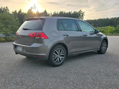 Gebraucht VW Golf VII Allstar 110 PS (80 kW) 2016 Grau Limousine