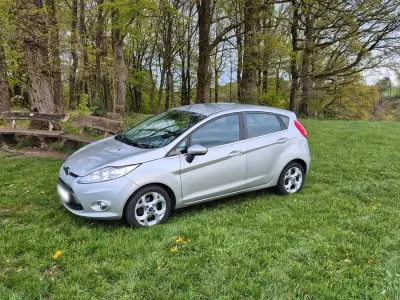 Second-hand Ford Fiesta 82 CP (60 kW) 2011 Argintiu Hatchback