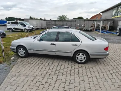 Gebraucht Mercedes E230 Elegance 150 PS (110 kW) 1996 Silber Limousine