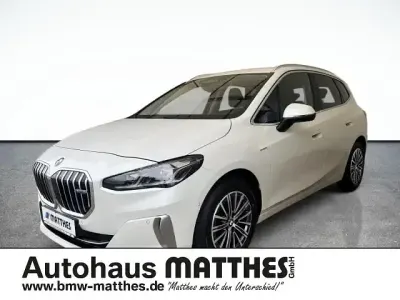 Gebraucht BMW 218 Active Tourer Luxury Line 150 PS (110 kW) 2022 Weiss Van / Kleinbus