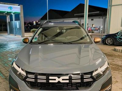 Grau Gebraucht 2024 Dacia Jogger Extreme Van / Kleinbus | 17.500 € (Fairer Preis)