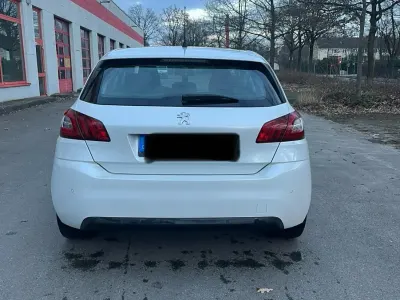 Gebraucht Peugeot 308 125 PS (91 kW) 2014 Weiß Limousine