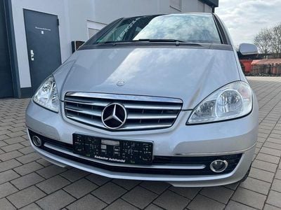 Usado Mercedes A180 Elegance 109 HP (80 kW) 2011 Prateado Sedan