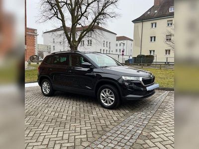 Schwarz Gebraucht 2024 Skoda Karoq SUV | 28.900 € (Guter Preis)