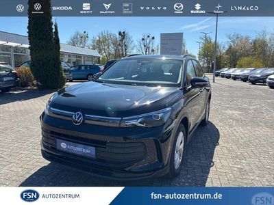 Gebraucht VW Tiguan Basis 131 PS (96 kW) 2025 Schwarz SUV