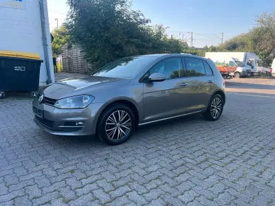 Gebraucht VW Golf VII 105 PS (77 kW) 2014 Grau Limousine