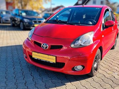 Gebraucht Toyota Aygo 68 PS (50 kW) 2012 Rot Kleinwagen