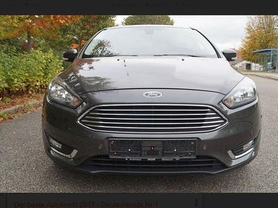 Grau Gebraucht 2015 Ford Focus Titanium Limousine | 8.499 € (Teuer)