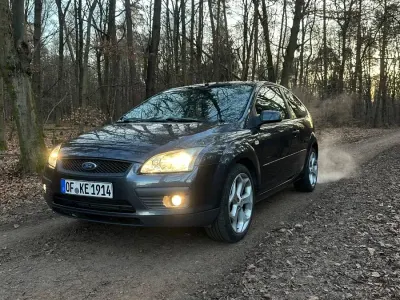 Gebraucht Ford Focus 90 PS (66 kW) 2006 Grau Coupé