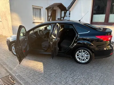 Gebraucht Ford Focus Titanium 125 PS (91 kW) 2015 Schwarz Limousine