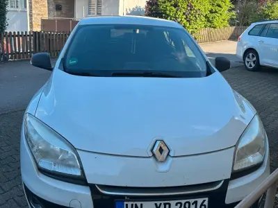 Używany Renault Mégane 110 KM (80 kW) 2012 Biały Sedan/Limuzyna