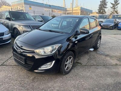 Gebraucht Hyundai i20 Edition 75 PS (55 kW) 2013 Schwarz Kleinwagen