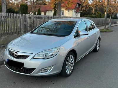Gebraucht Opel Astra 101 PS (74 kW) 2010 Silber Limousine