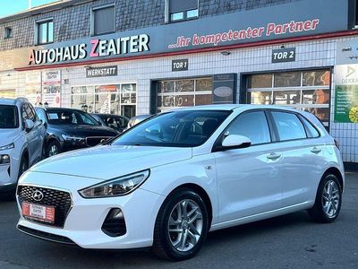 Gebraucht Hyundai i30 Pure 101 PS (74 kW) 2017 Weiß Limousine