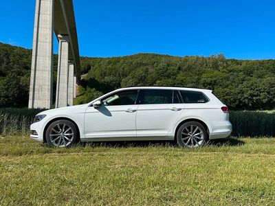 Gebraucht VW Passat 150 PS (110 kW) 2015 Weiß Kombi