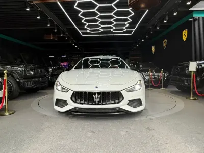 Gebraucht Maserati Ghibli 430 PS (316 kW) 2023 Weiß Limousine