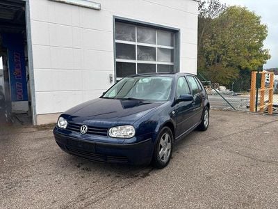 Usata VW Golf IV 75 CV (55 kW) 2002 Blu Berlina