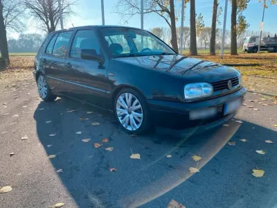 Gebraucht VW Golf III 90 PS (66 kW) 1996 Schwarz Kleinwagen