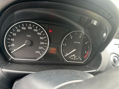 Second-hand BMW 320 143 CP (105 kW) 2010 Negru Hatchback