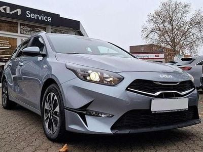 Neu Kia Ceed Sportswagon 140 PS (102 kW) 2025 Silber Kombi