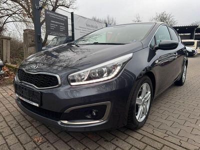 Grau Gebraucht 2016 Kia Ceed Kleinwagen | 6.400 € (Guter Preis)