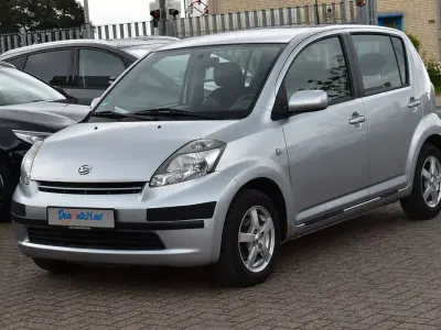 Gebraucht Daihatsu Sirion 87 PS (63 kW) 2007 Silber (metallic) Kleinwagen