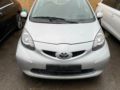 Gebraucht Toyota Aygo 68 PS (50 kW) 2006 Silber Kleinwagen
