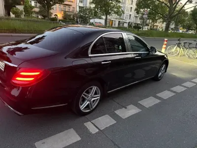 Gebraucht Mercedes E220 194 PS (142 kW) 2016 Schwarz Limousine