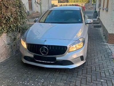 Gebraucht Mercedes A180 122 PS (89 kW) 2014 Kleinwagen