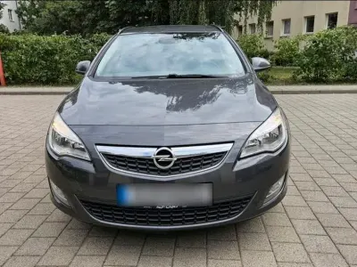 Gebraucht Opel Astra 140 PS (102 kW) 2012 Grau Kombi