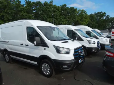 Używany Ford Transit 135 kW (184 KM) 2023 Biały Minivan