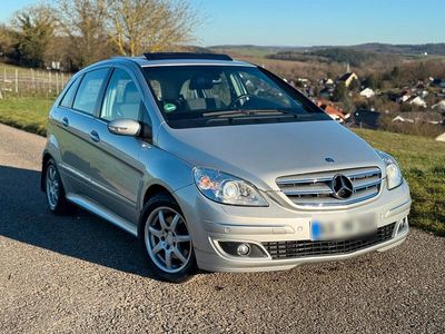 Gebraucht Mercedes B200 140 PS (102 kW) 2006 Silber Van / Kleinbus