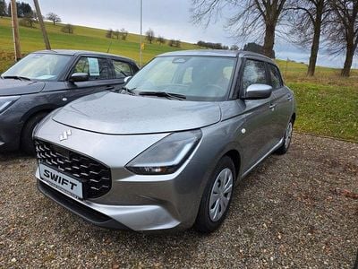 Neu Suzuki Swift Club 83 PS (61 kW) 2025 Silber Limousine