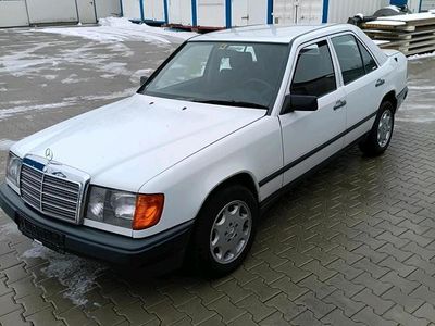 Gebraucht Mercedes 230 132 PS (97 kW) 1987 Weiß Limousine