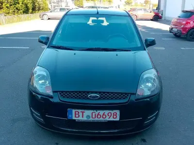 Usata Ford Fiesta 68 CV (50 kW) 2007 Nero Utilitaria