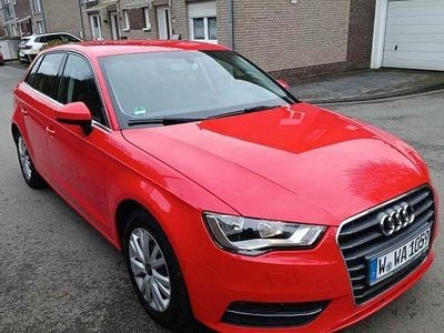Gebraucht Audi A3 Ambiente 122 PS (89 kW) 2013 Rot Limousine