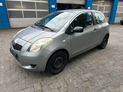 Gebraucht Toyota Yaris Cool 69 PS (50 kW) 2009 Silber Kleinwagen