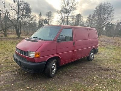 Rot Gebraucht 2001 VW Transporter Van | 1.800 €