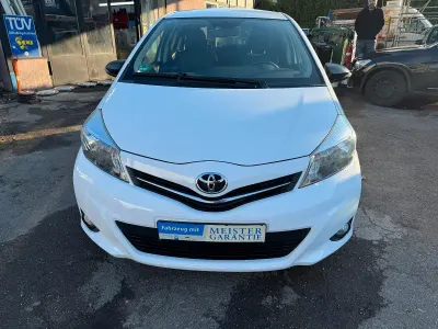 Gebraucht Toyota Yaris Edition 69 PS (50 kW) 2013 Weiß Kleinwagen