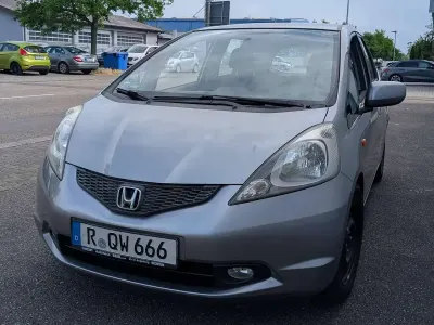 Gebraucht Honda Jazz Trend 90 PS (66 kW) 2009 Silber Kleinwagen